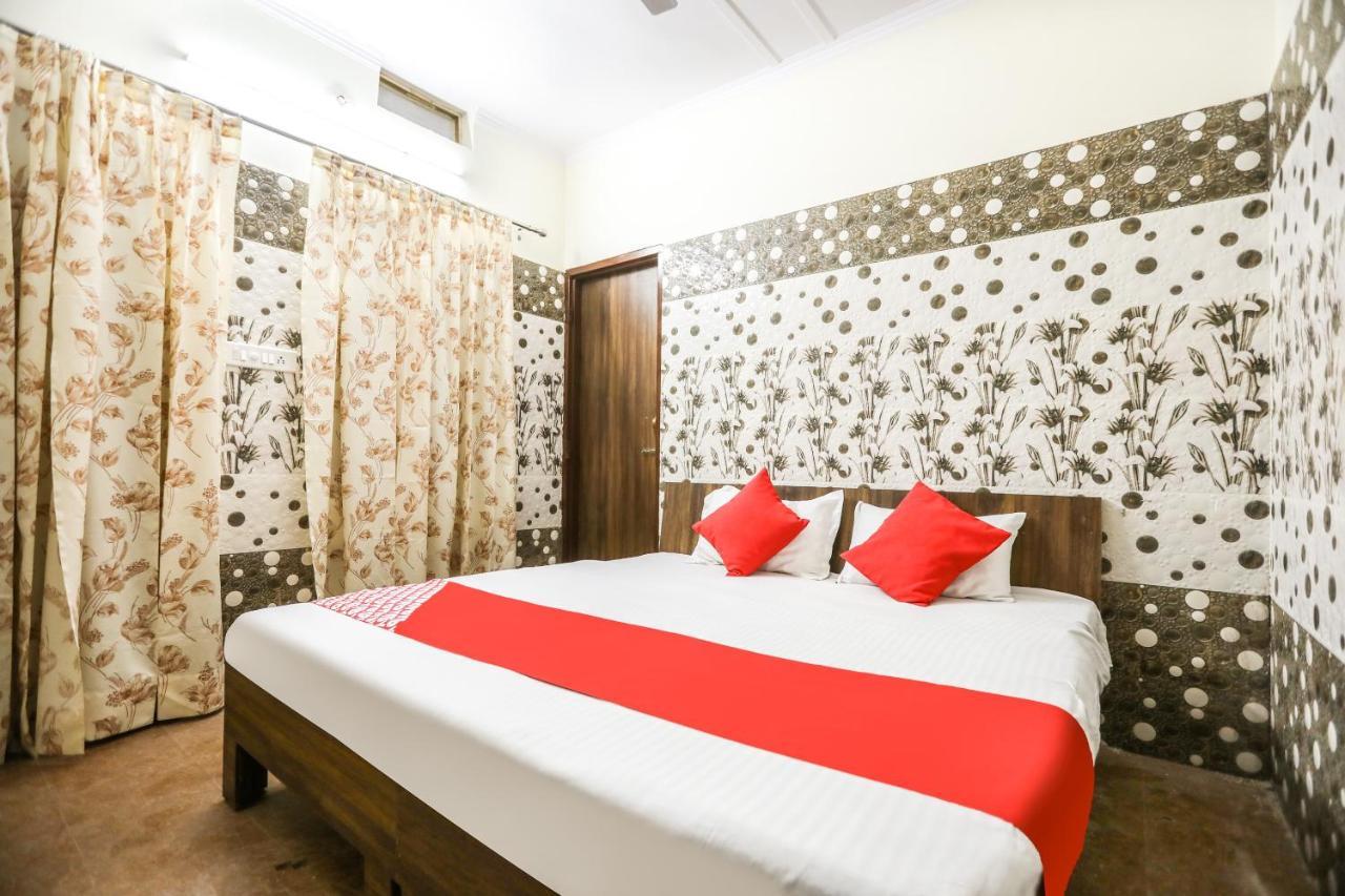 Oyo 71693 Starlight Hotel Gangānagar Kültér fotó