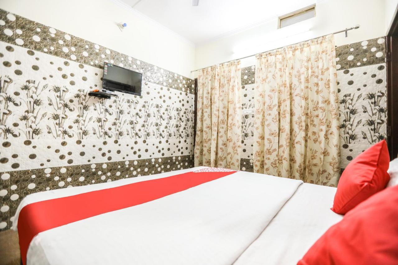 Oyo 71693 Starlight Hotel Gangānagar Kültér fotó