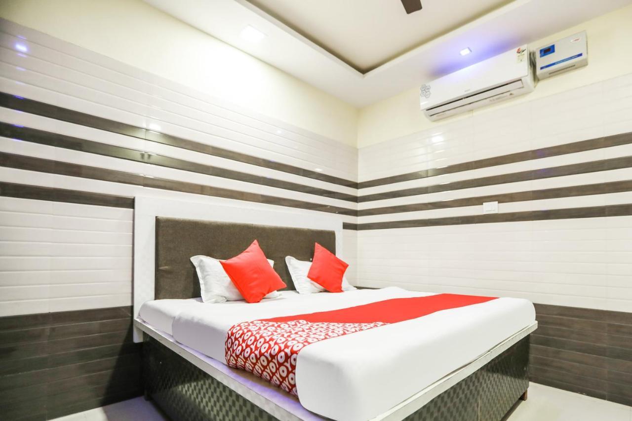 Oyo 71693 Starlight Hotel Gangānagar Kültér fotó
